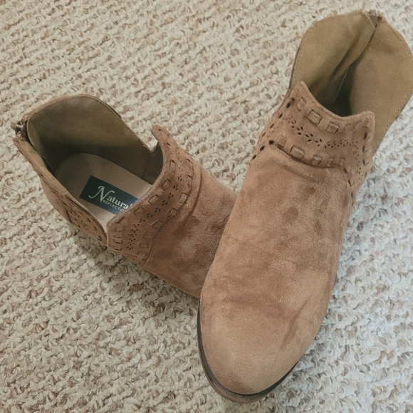 Natural Reflections ankle bootie - Picture 4 of 9